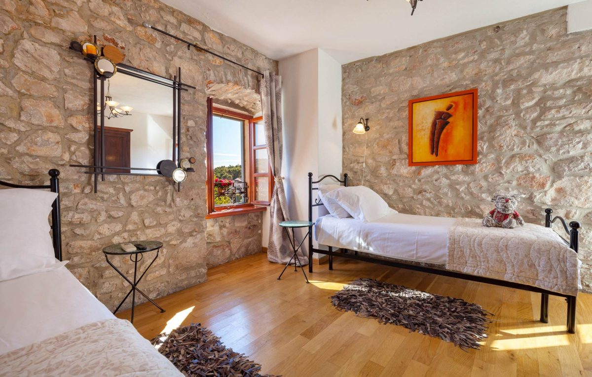 Charmingly decorated in Dalmatian style Twin bedded room